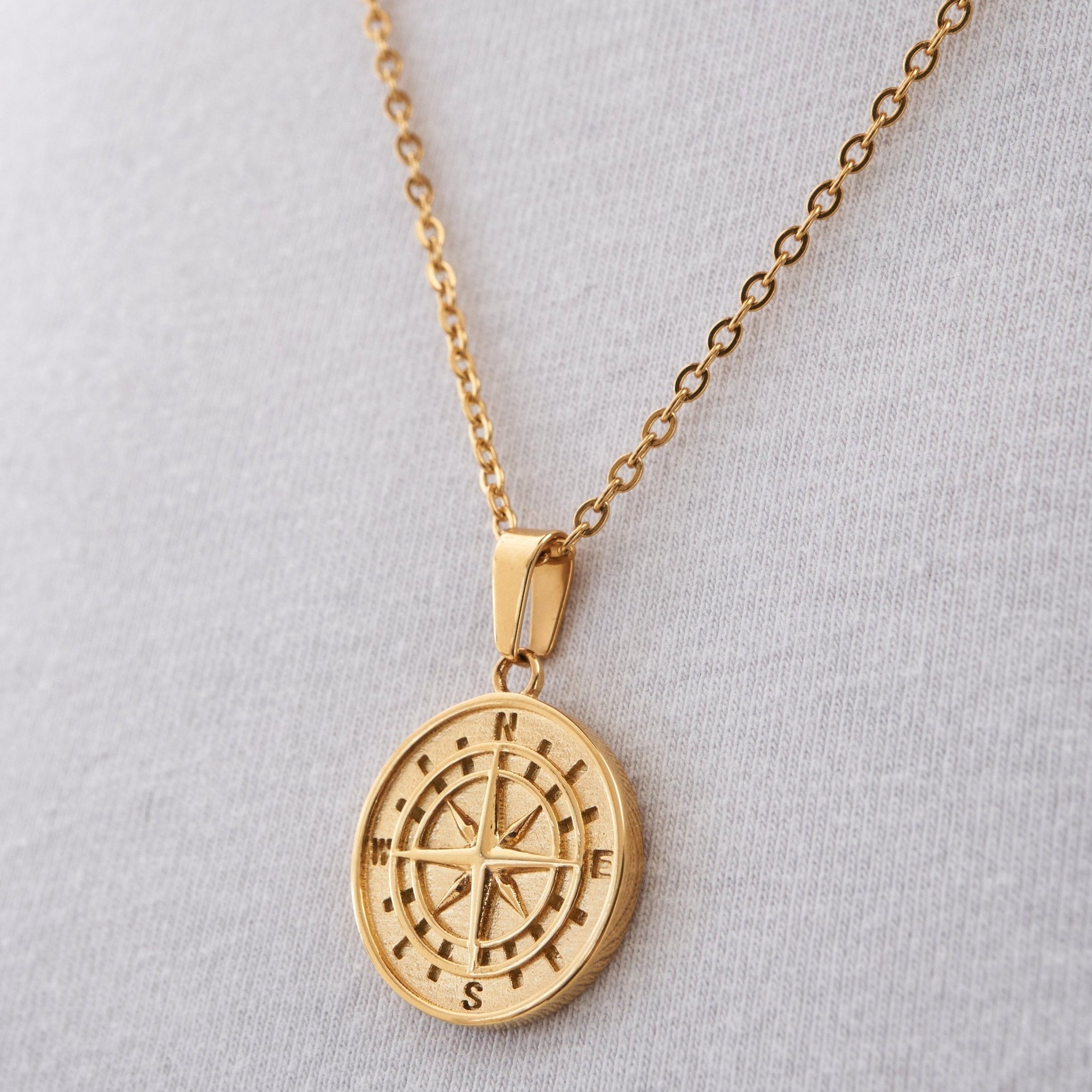 Compass Pendant Necklace (Gold)